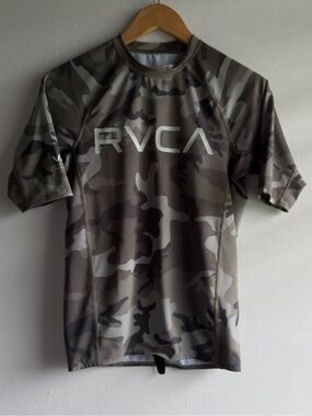 RVCA VA Sport Camo Rash Guard Surf Swim Shirt UPF 50+ Performance Top Small